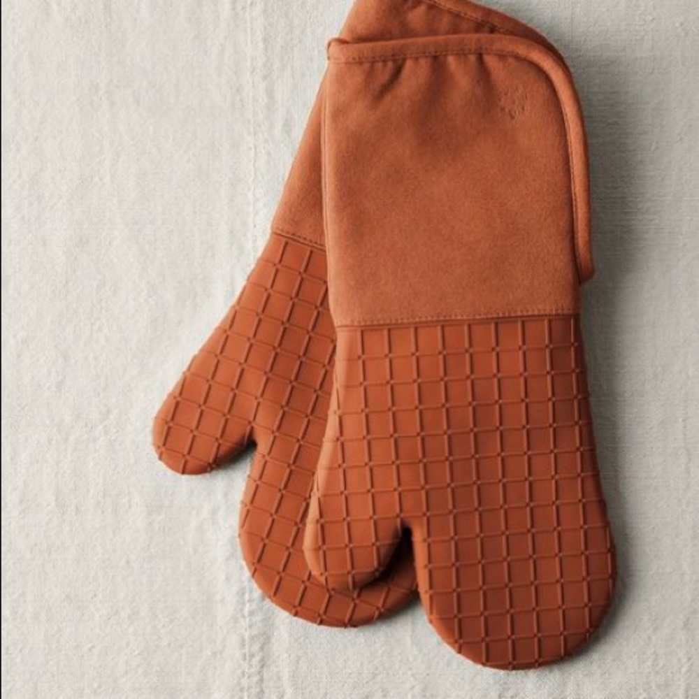 Five.Two by Food 52 Brand Oven Mitts (paprika)